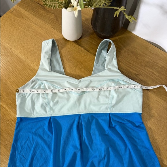 Lululemon blue Tame Me lightweight sleeveless workout tank women’s size 12 - EUC - Picture 3 of 9